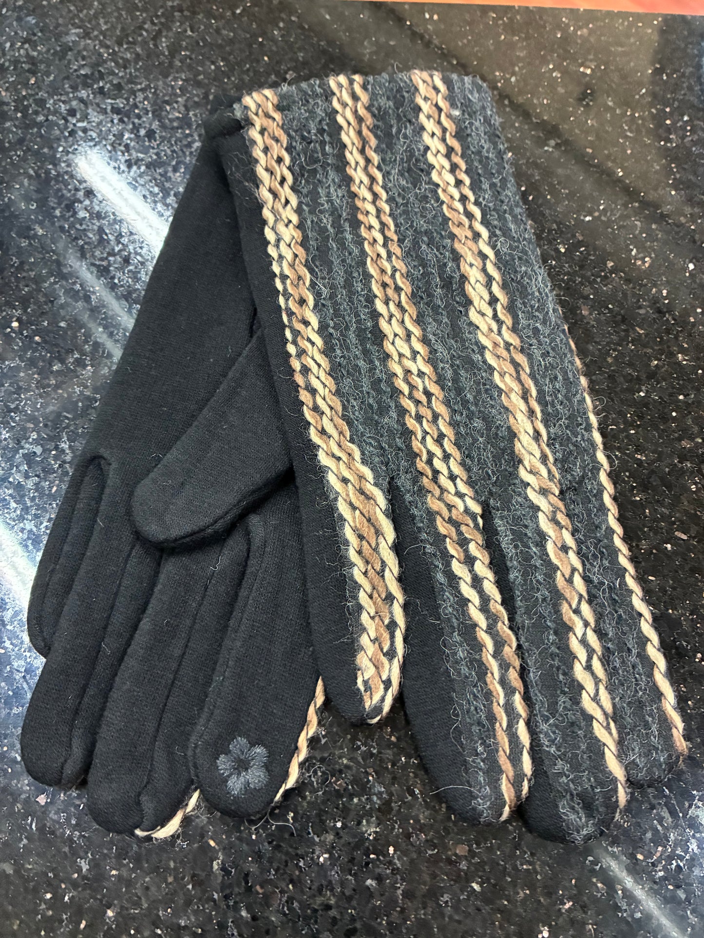 STRIPE Pattern Gloves - Touchscreen,  One Size, Smart Touch, Warm & Stylish