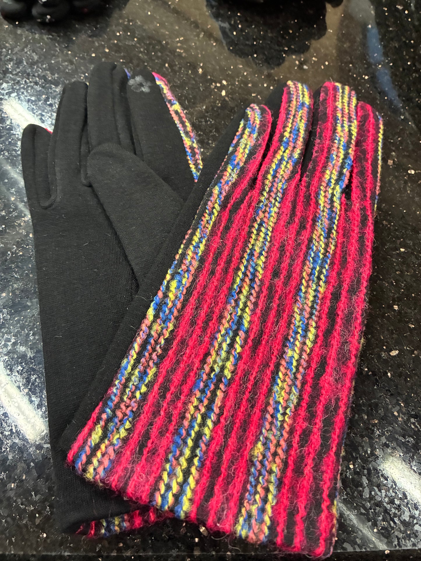 STRIPE Pattern Gloves - Touchscreen,  One Size, Smart Touch, Warm & Stylish