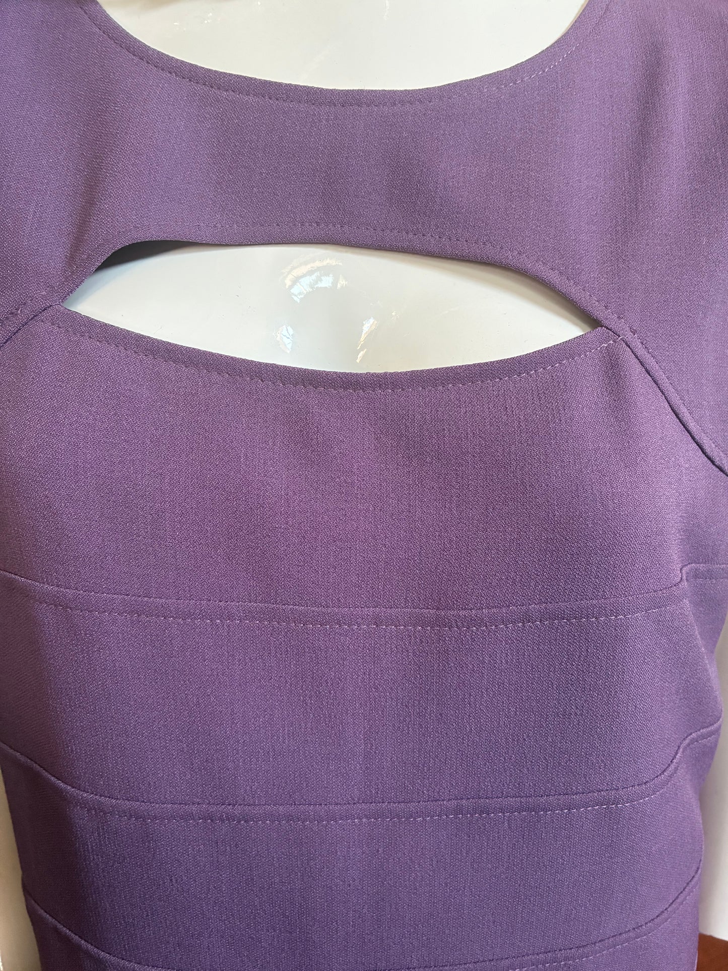 Sleeveless Sheath Dress with peep hole