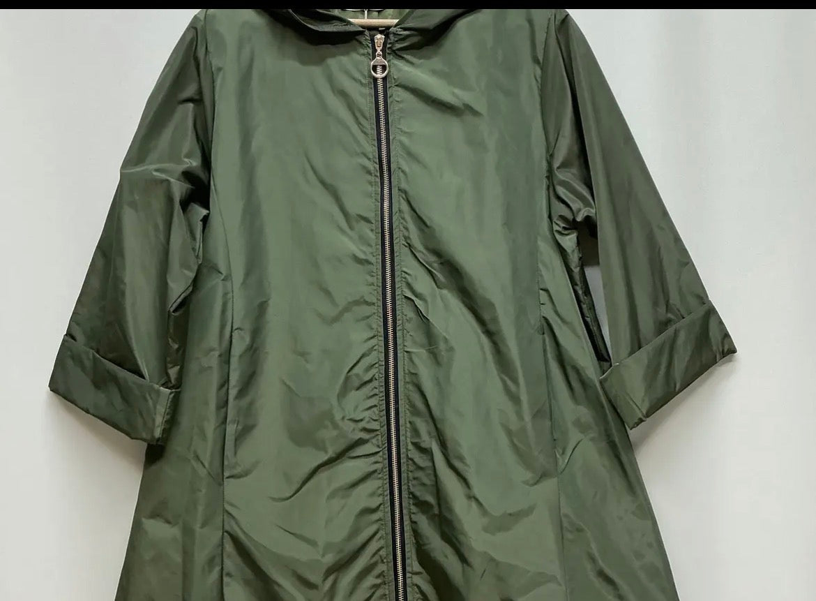 A-Line Cut Waterproof Zipper Jacket w/Hood